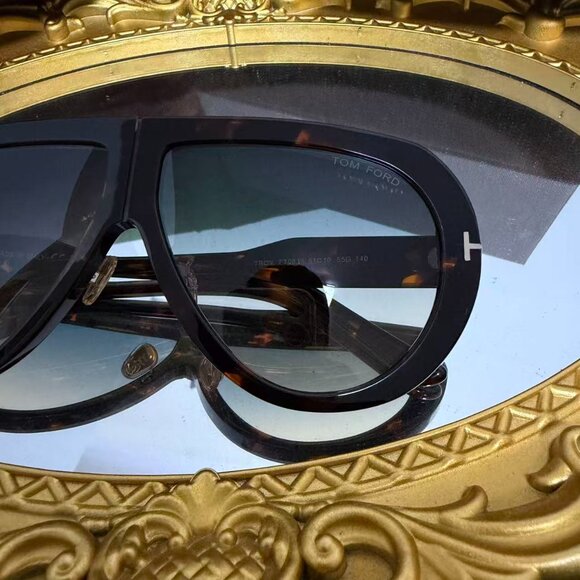 Tom Ford - Picture 3 of 7